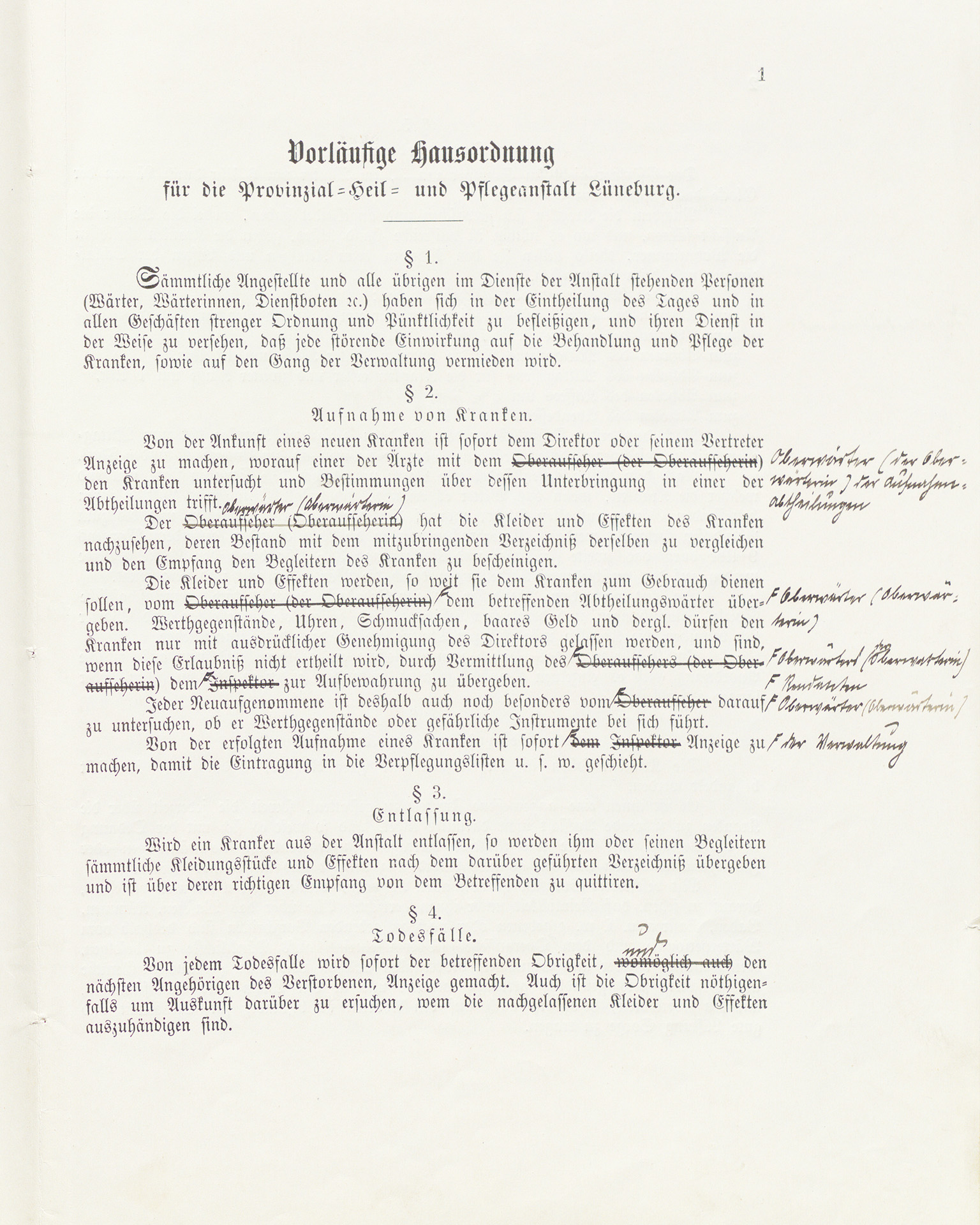 Es sind vergilbte Papierseiten. Es ist gesamte fünfseitige Hausordnung. Sie ist in Frakturschrift geschrieben. Viele Passagen sind mit Tintenstrichen durchgestrichen. Es gibt handschriftliche Verbesserungen, im Text und am Seitenrand. Es sind Abmilderungen des Entwurfs. Sie sind mit Tinte geschrieben und es ist die Handschrift von Otto Snell.