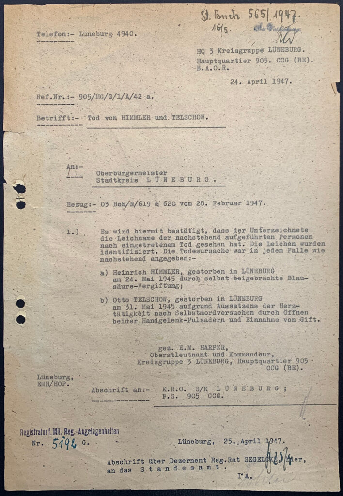 Es ist ein vergilbtes Blatt Papier mit einem maschinengetippten Brief an das Standesamt beim Oberbürgermeister der Stadt Lüneburg. Der Brief enthält zwei kurze Absätze zu den Toten 1.) Heinrich Himmler und 2.) Otto Telschow, die sich beide suizidiert haben. Heinrich Himmler sei einer Blausäure-Vergiftung erlegen, Otto Telschow habe sich die Pulsadern geöffnet und ebenfalls Gift eingenommen. Es ist eine Übersetzung vom Englischen ins Deutsche und unterzeichnet von Oberstleutnant Harper. Der Brief enthält Hinweise zur Übersetzung und einen Stempel zur Registratur militärischer Angelegenheiten.