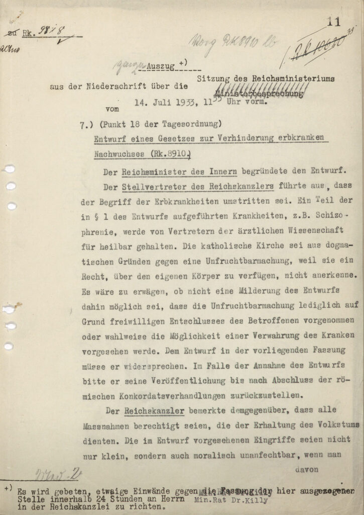 Das Protokoll aus der Sitzung ist auf vergilbtem Papier. Es ist die erste von zwei Seiten. Das Papier ist eng mit Schreibmaschine beschrieben. Mit Bleistift wurde hinzugefügt, dass es ein ganzer Auszug aus dem Protokoll ist. Die wiedergegebenen Personen sind unterstrichen, es handelt sich nur um den Reichkanzler, seinen Stellvertreter und den Innenminister.