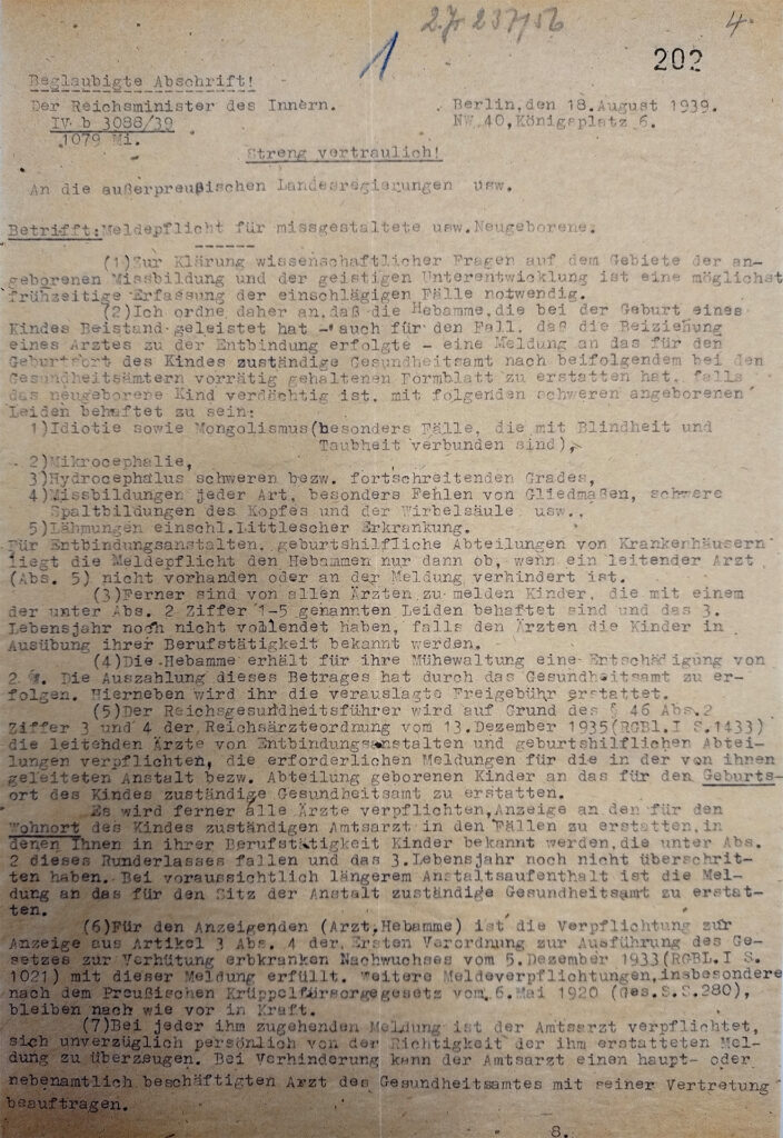 Die Abschrift des Erlasses über die Meldepflicht ist mit Schreibmaschine auf gebräuntem Papier geschrieben. Die Seite ist eng beschrieben und vergilbt. Es gibt keinen freien Textrand, der Text reicht bis zum Seitenrand.