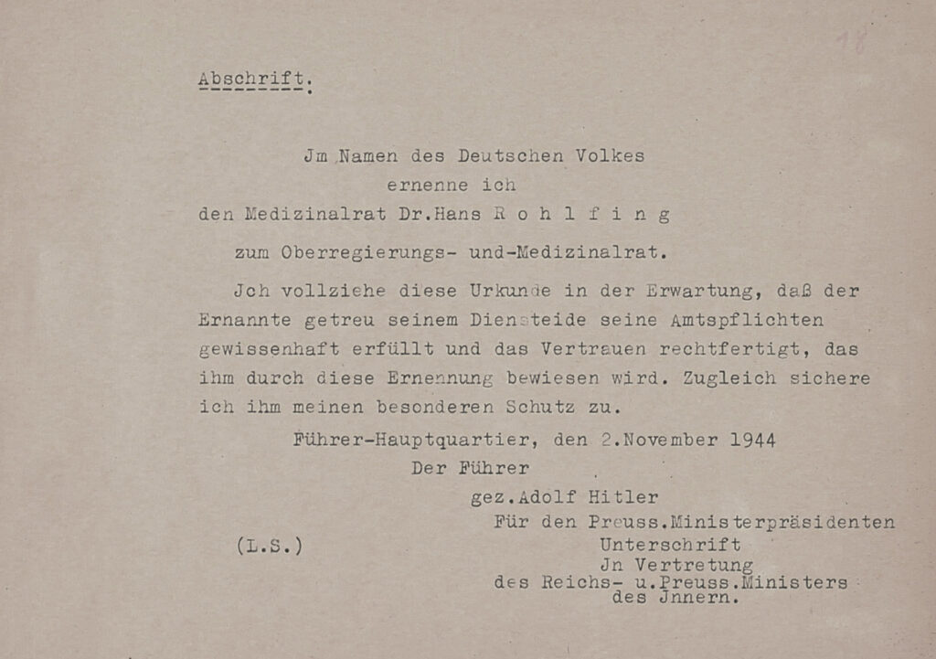 Es ist ein DIN A5-Papier im Querformat. Das Papier ist hellbraun und wurde mit einer Schreibmaschine getippt. Die Ernennung ist unterzeichnet mit »Der Führer«. Auch steht geschrieben, dass die Urkunde im Führerhauptquartier ausgestellt wurde.