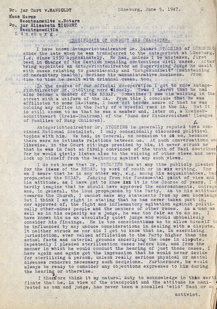 Es ist eine hauchdünne Papierseite mit Maschinenschrift bedruckt. Der Text der Rückseite scheint durch. Der Text ist in Englisch. Er ist in enger Maschinenschrift getippt. Handschriftlich sind an wenigen Stellen Rechtschreibkorrekturen.