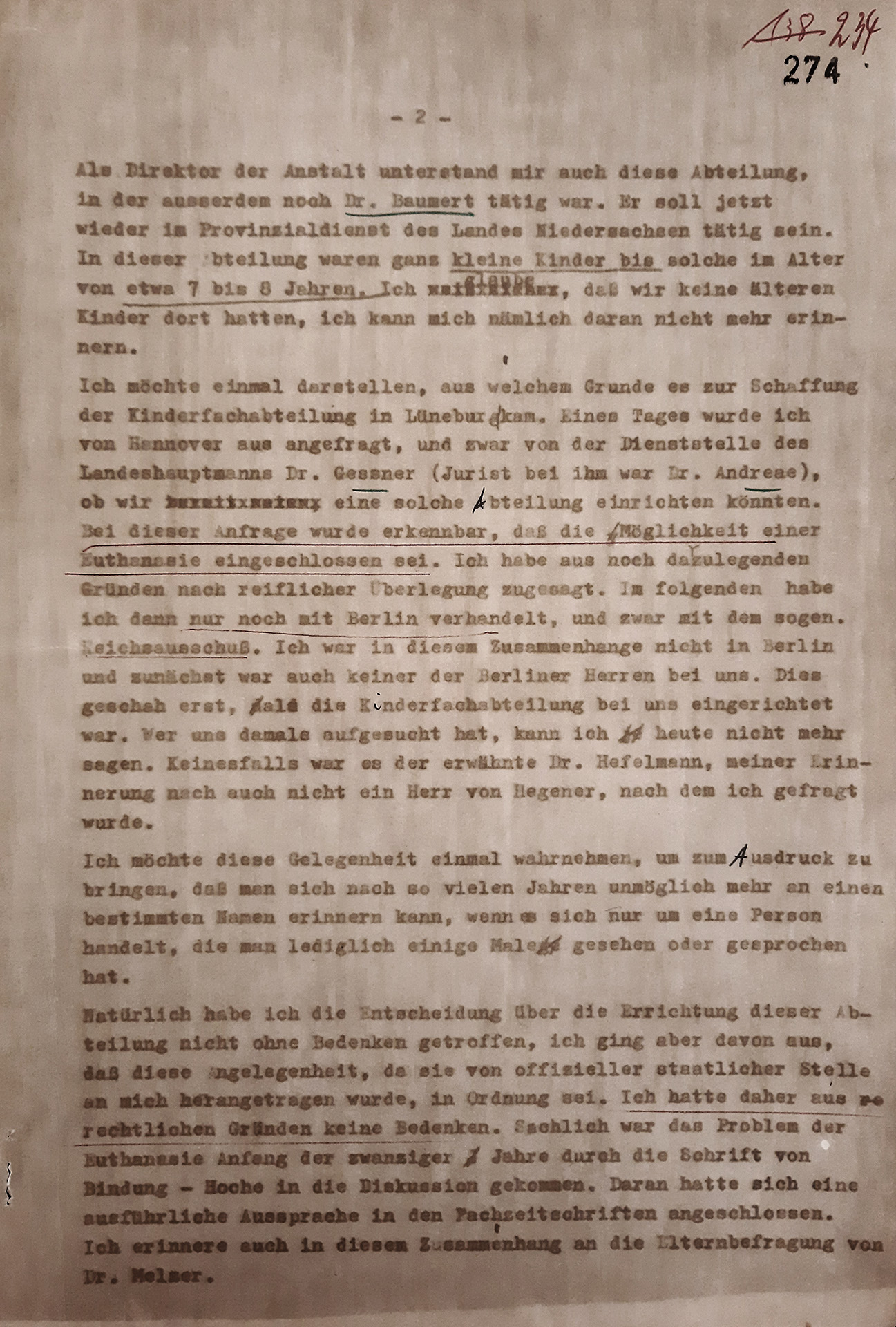 Es handelt sich um eine schwarz-weiße Ablichtung einer maschinengetippten Papierseite. Mit rotem und blauem Stift sind einzelne Worte und Satzteile unterstrichen. Oben rechts befindet sich eine Archivnummerierung: 274.