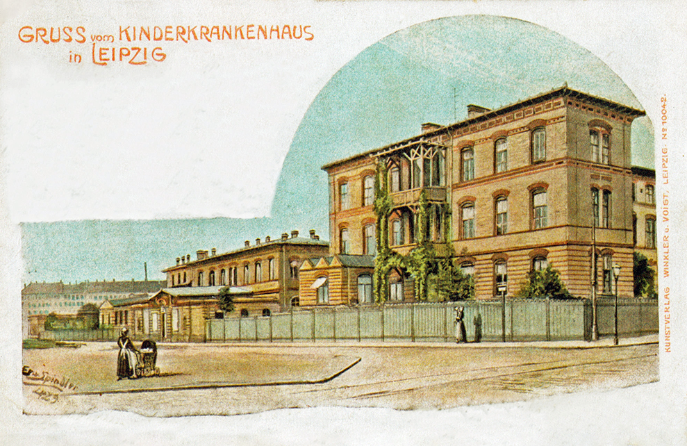It is a coloured drawing. Brick buildings can be seen surrounded by a high fence. They have one to three storeys and flat roofs. A half-timbered balcony is attached to the highest building. The words "Gruss vom Kinderkrankenhaus Leipzig" can be read at the top right.