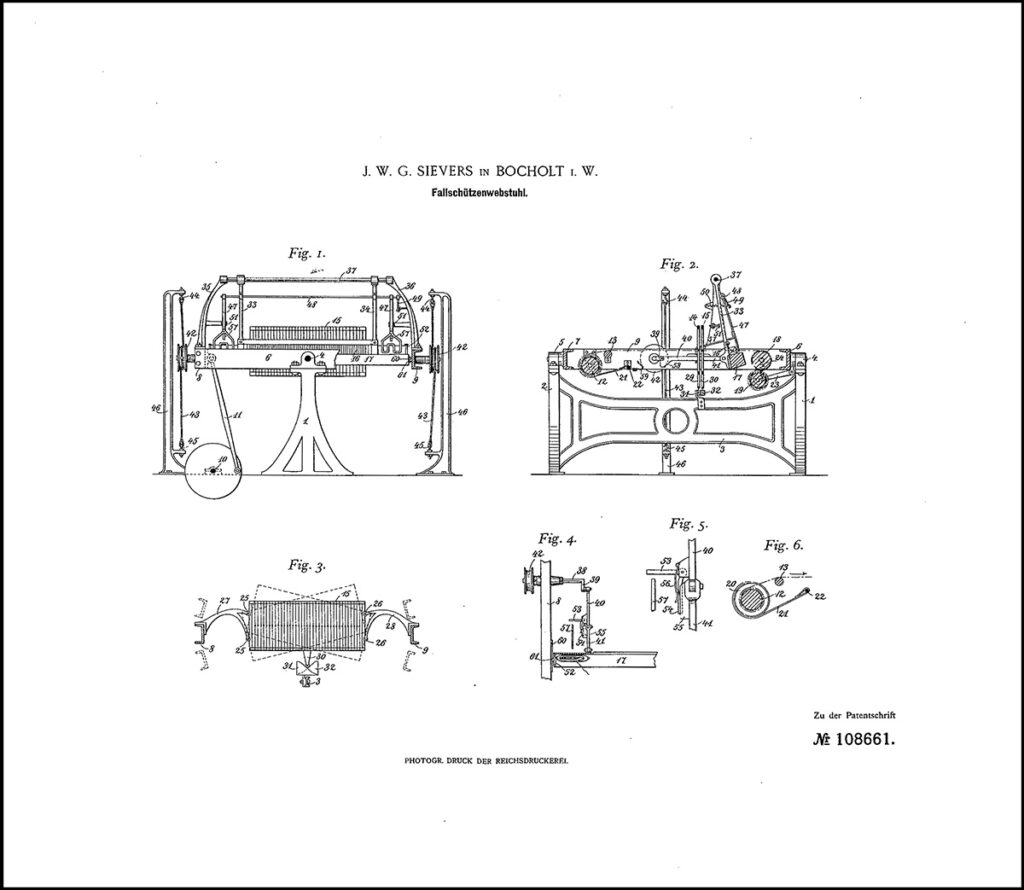 Es ist eine technische Zeichnung mit schwarzer Farbe auf weißem Papier von einem Webstuhl mit Maßangaben und Detailzeichnungen einzelner technischer Vorrichtungen. Die Zeichnung ist überschrieben: J. W. G. Sievers in Borcholt i. W. Es ist ein Druck der Reichsdruckerei. Unten rechts befindet sich ein Hinweis aufgedruckt, dass die Zeichnung zur Patentschrift Nr. 108661 gehört.