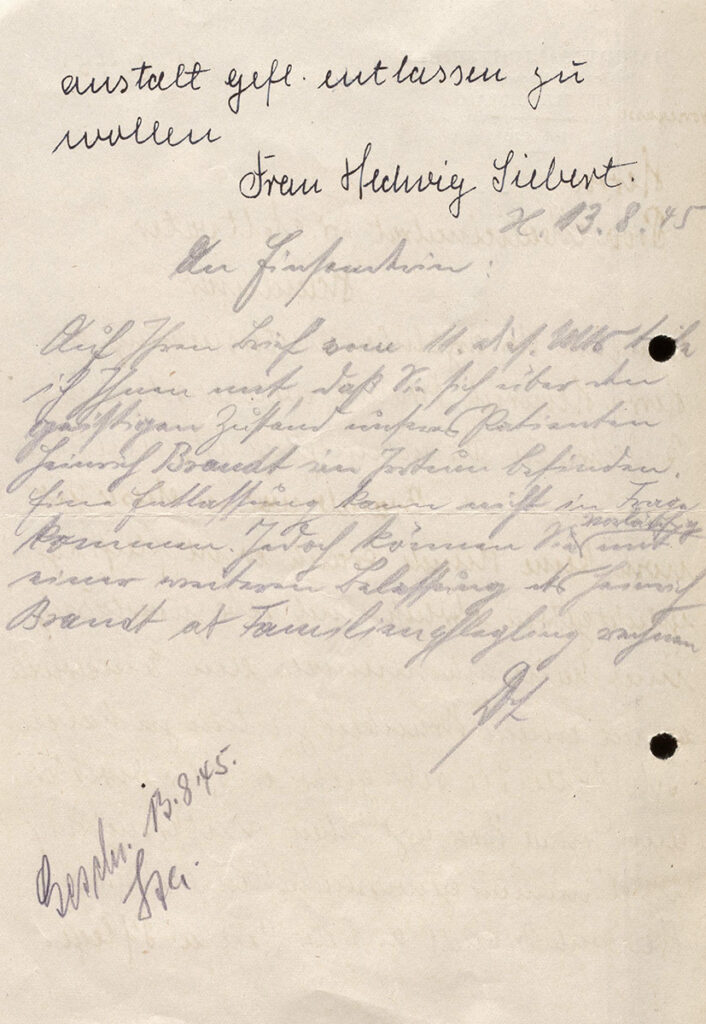 Auf der Rückseite steht die Antwort aus der Heil- und Pflegeanstalt Hadamar. Sie ist mit Bleistift geschrieben und schwer lesbar.