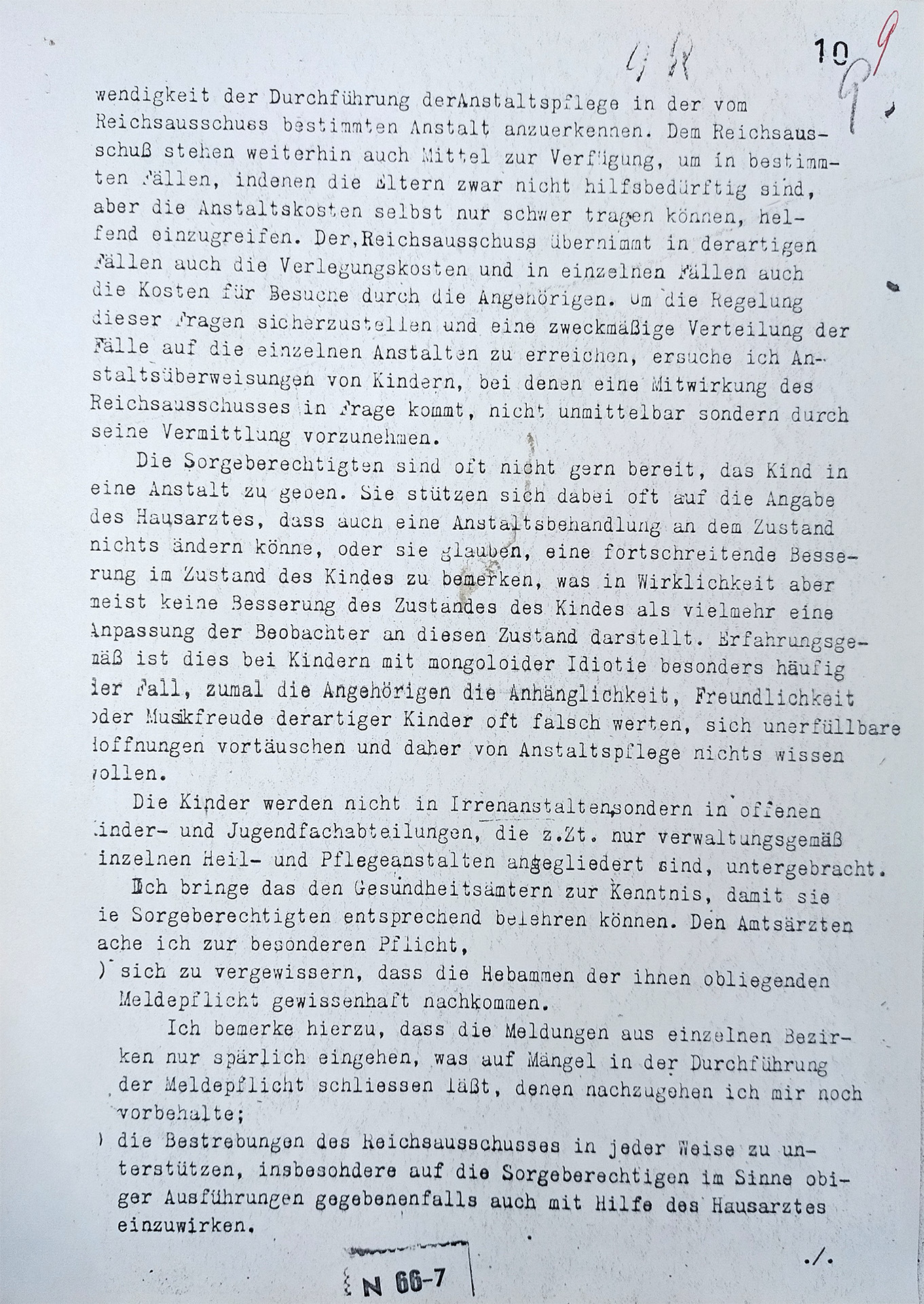 Das sind Fotos einer Abschrift vom Erlass. Der Erlass ist zweieinhalb Seiten lang. Er ist dicht mit Schreibmaschine geschrieben. Das Papier ist hell und mit Heftlöchern.