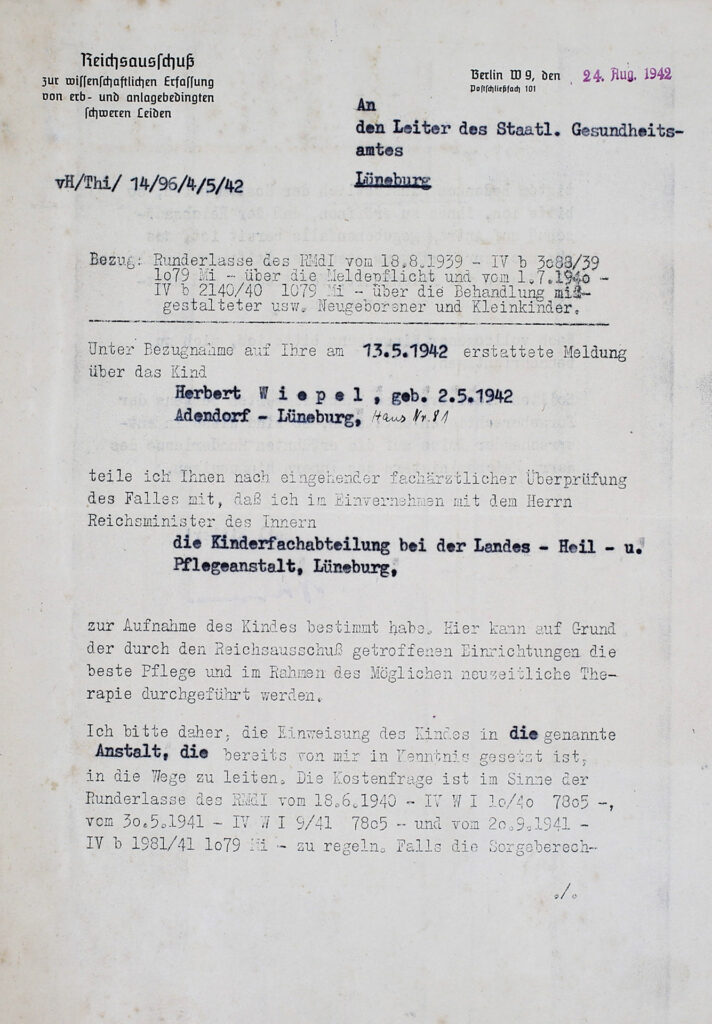 Das Schreiben ist leicht vergilbt und seitlich etwas eingerissen. Es ist eng bedruckt und mit Schreibmaschine verfasst. Angaben zu Herbert Wiepel und der Kinderfachabteilung Lüneburg sind dick gedruckt. Es gibt keine Unterschrift.