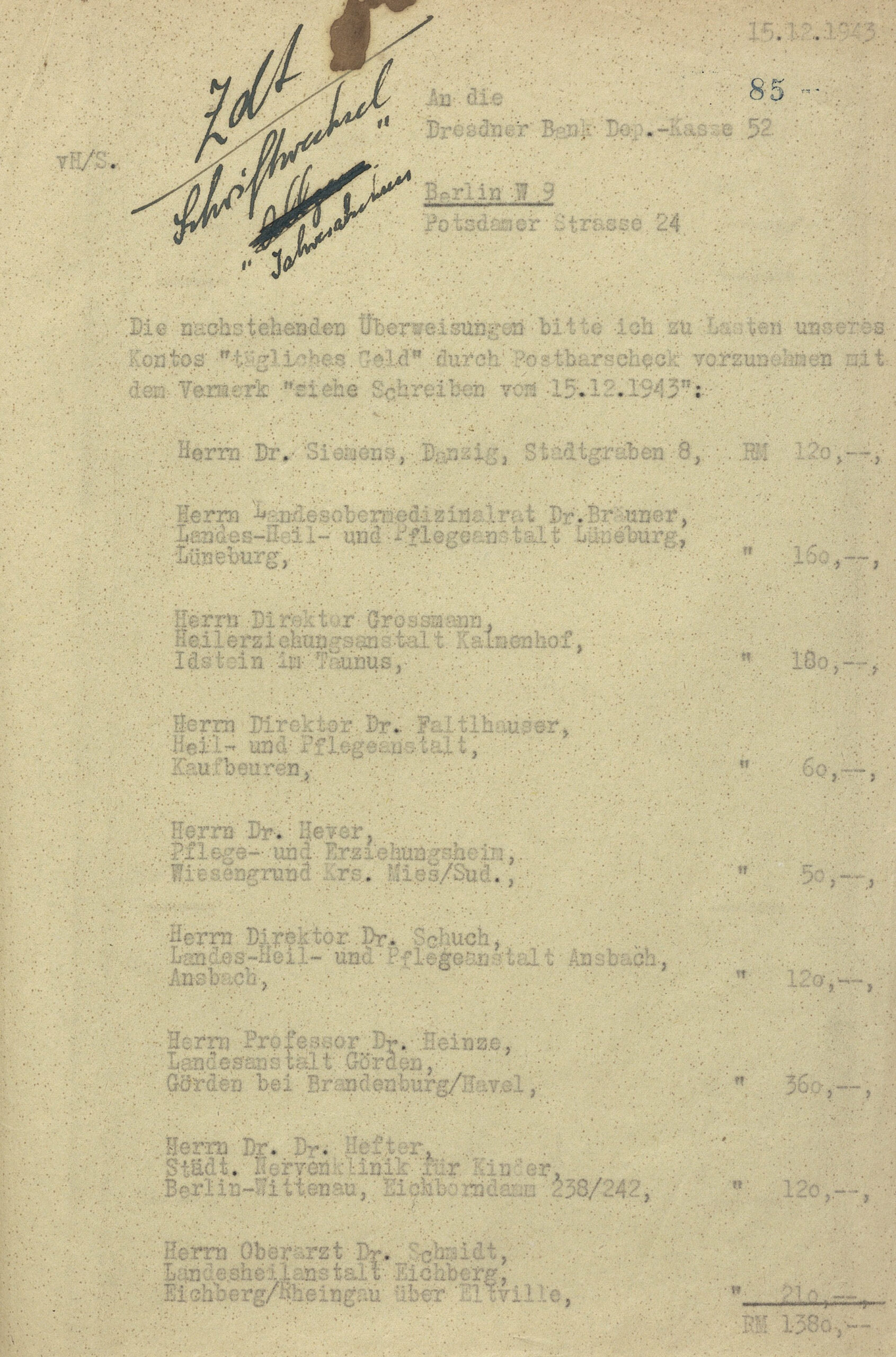 Der Brief ist sehr vergilbt. Mit Schreibmaschine sind die Überweisungen aufgelistet. Der Brief ist am Ende handschriftlich unterzeichnet.