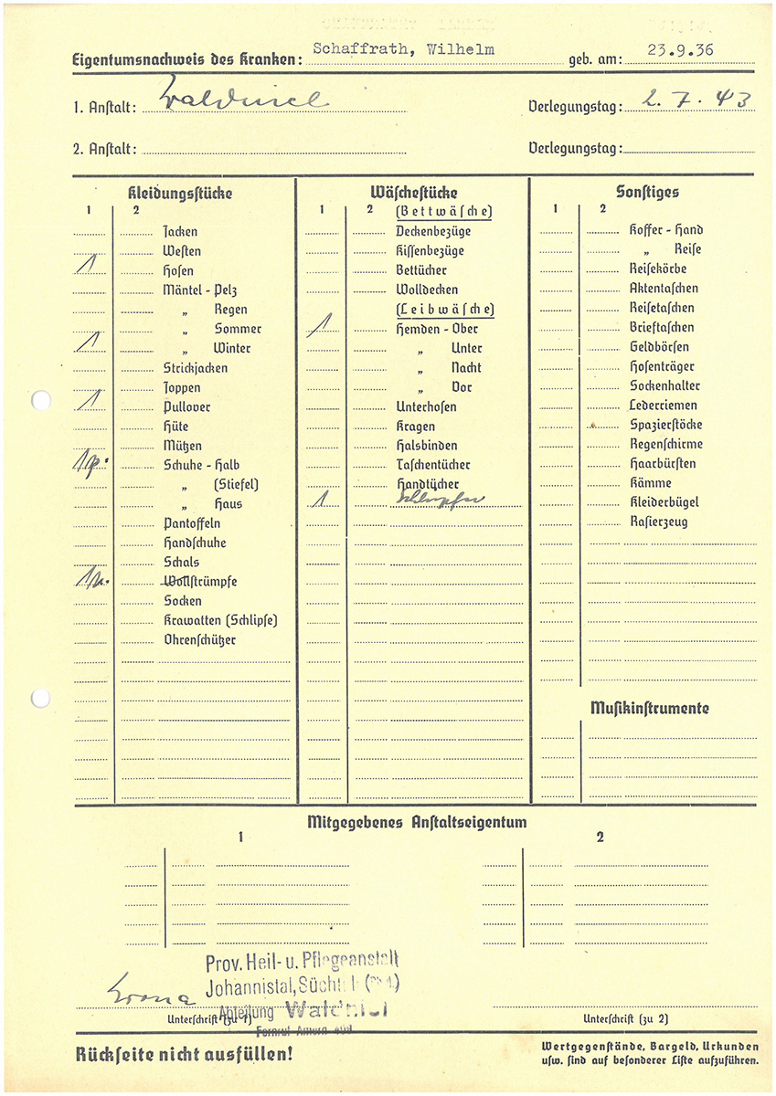 Die Sachenliste ist handschriftlich ausgefüllt. In dem Vordruck sind viele Gegenstände bereits aufgelistet. Nur ein Gegenstand wurde ergänzt. Der Eigentumsnachweis ist unterschrieben und gestempelt.