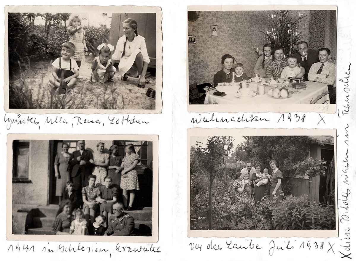 Es sind vier schwarz-weiße Fotos. Sie sind auf einem Papier aufgeklebt und handschriftlich beschriftet. Auf jedem Foto sind mehrere Personen, Kinder und Erwachsene, zu sehen. Oben links ist eine Spielsituation bei warmem Wetter zu sehen. Daneben die Familie vor dem Weihnachtsbaum. Unten links eine Gruppe Personen jeden Alters aufgereiht zu einem Foto auf einer Treppe. Unten rechts die Familie in einem Schrebergarten.
