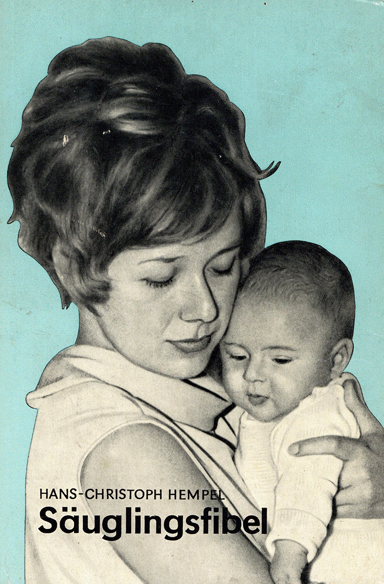 Der Titel des Buches zeigt die schwarz-weiße Fotografie einer Mutter und eines Säuglings vor blauem Hintergrund. Die Mutter hält ihr Kind innig im Arm.