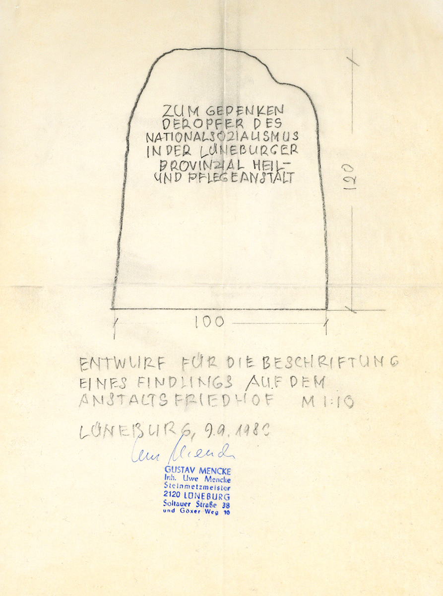 Die Skizze ist leicht vergilbt und wurde mit freier Hand vorgenommen. Beschriftungen sind in unregelmäßiger Handschrift in teilweise schiefen Zeilen vorgenommen. Die Bemaßung ist mit Lineal eingezeichnet.