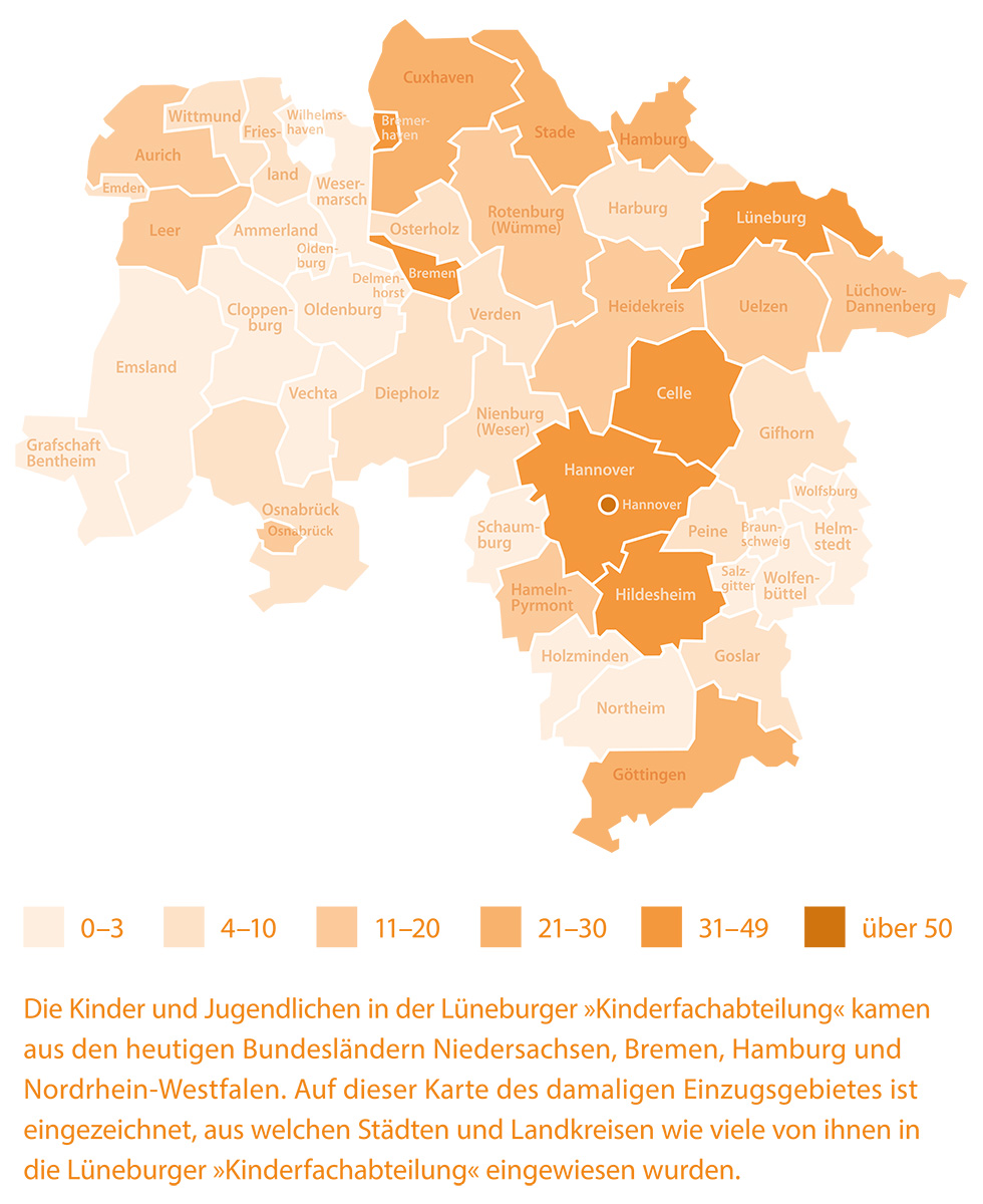 Es ist eine Landkarte des heutigen Niedersachsens mit Bremen und Hamburg. Die Landkreise sind verschieden eingefärbt. Die weiß eingefärbten Landkreise haben unter 3 Kinder eingewiesen. Es gibt nur 6 Städte und Landkreise, die kein meldeten und einwiesen.